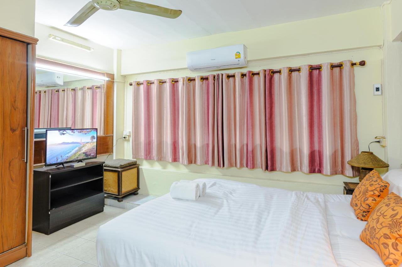 High5 Guesthouse Pattaya Exteriör bild