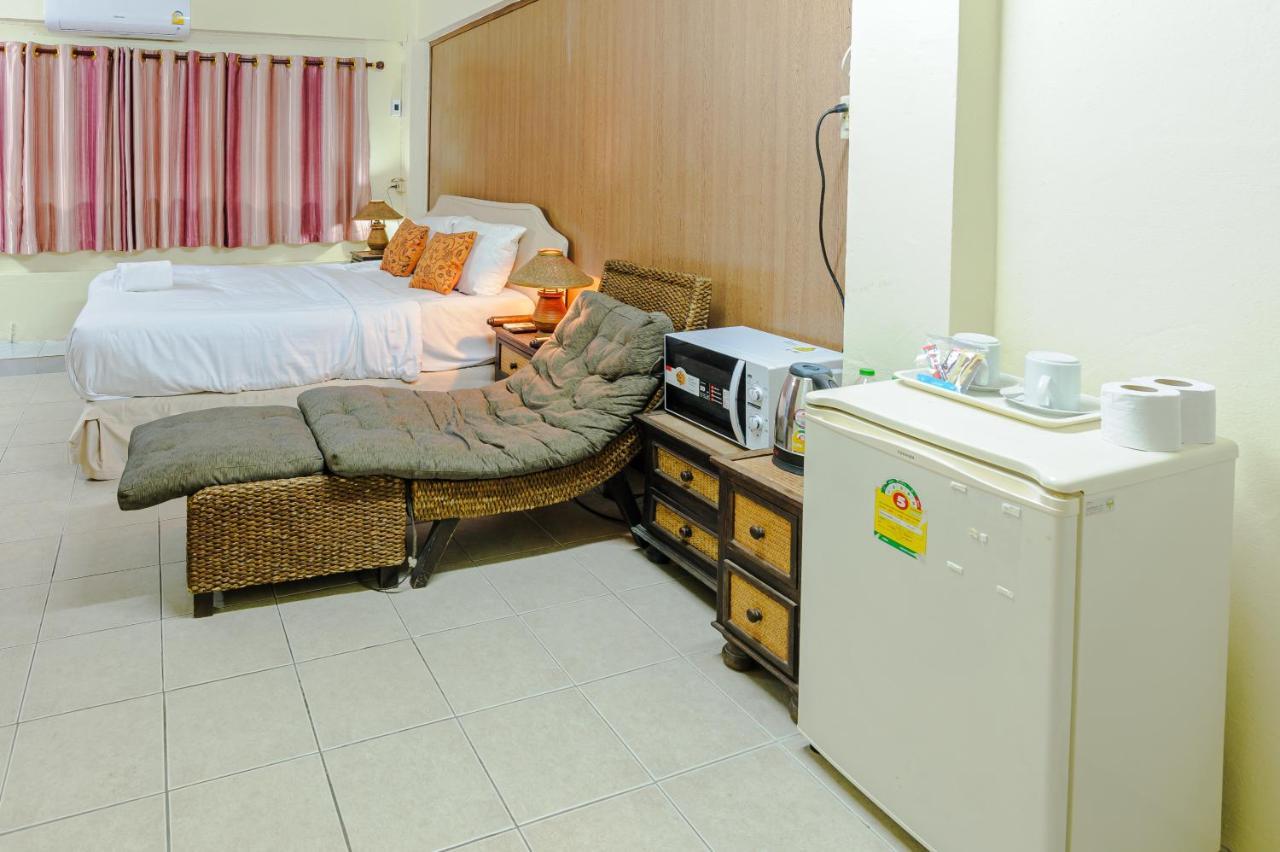 High5 Guesthouse Pattaya Exteriör bild