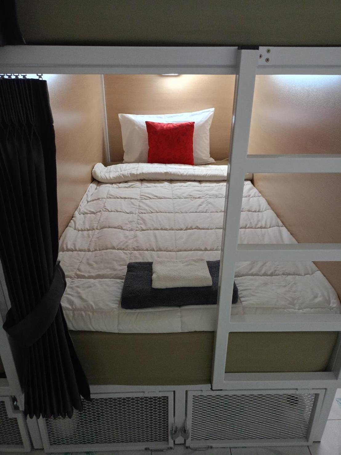 High5 Guesthouse Pattaya Exteriör bild